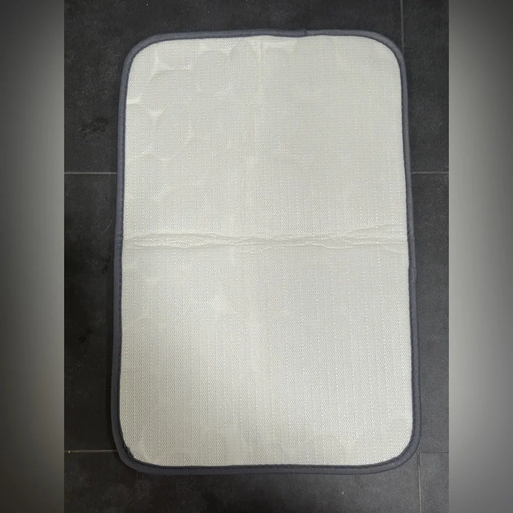 NWT: Cobblestone Memory Foam Bath Mat / Rug - Grey